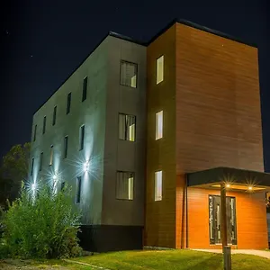 Clifton Hill Hideaway 4b - Two Bedroom , Niagara Falls Canada